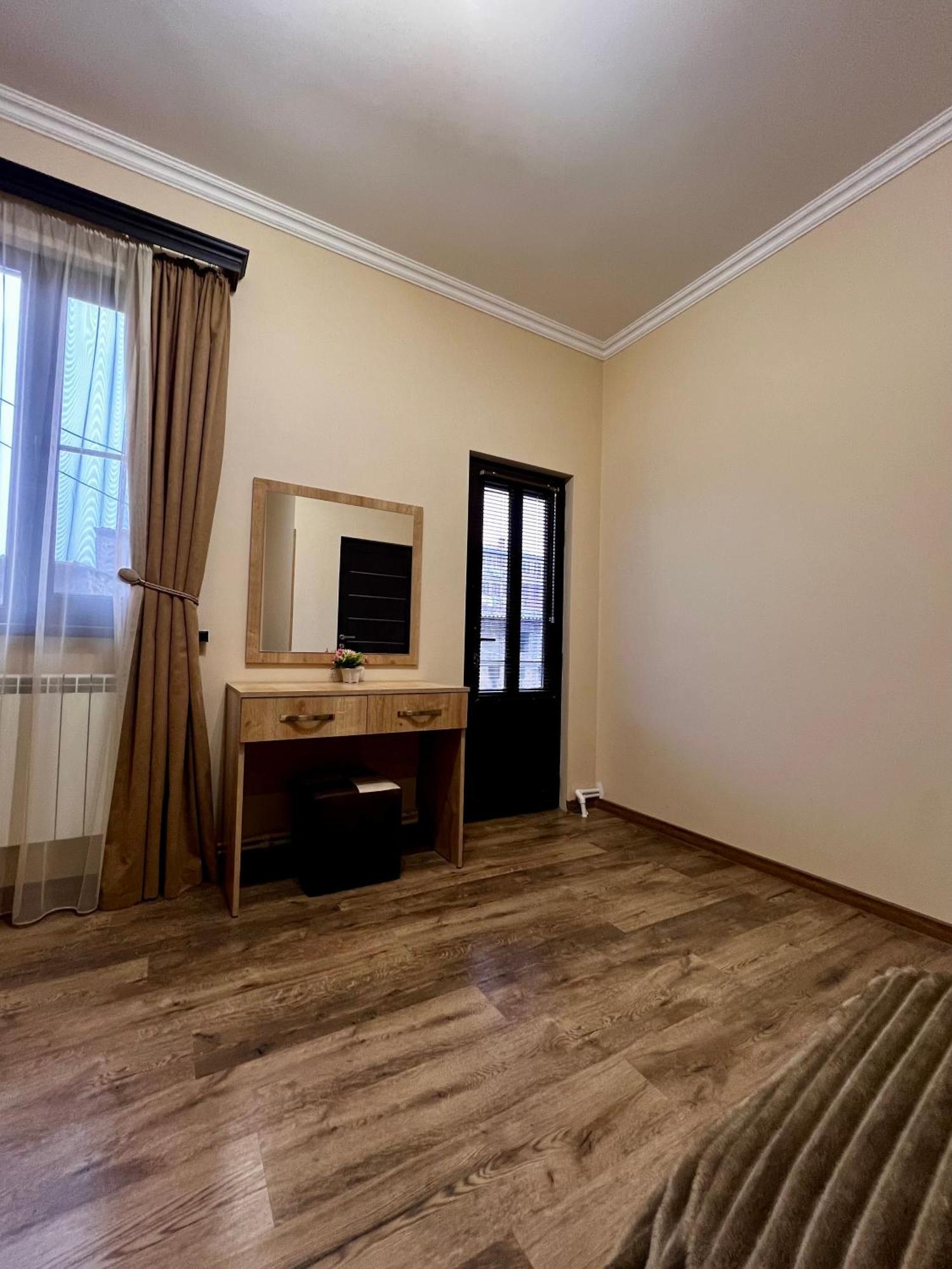 New , Comfortable 3 Bedroom House Jerevan Eksteriør bilde